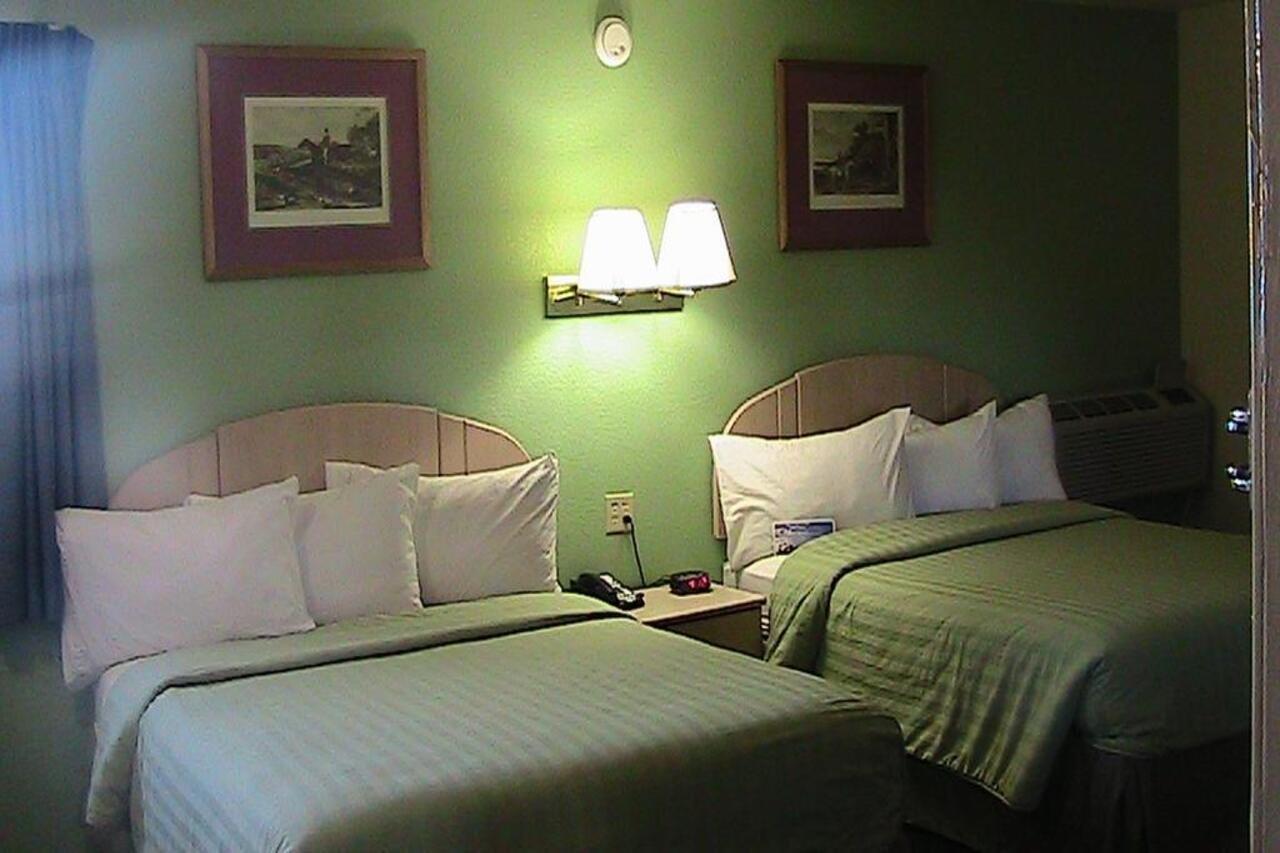 ทราเวลลอดจ์ บาย วินด์แฮม ฮอลบรูก Hotel โฮลบรุค ภายนอก รูปภาพ