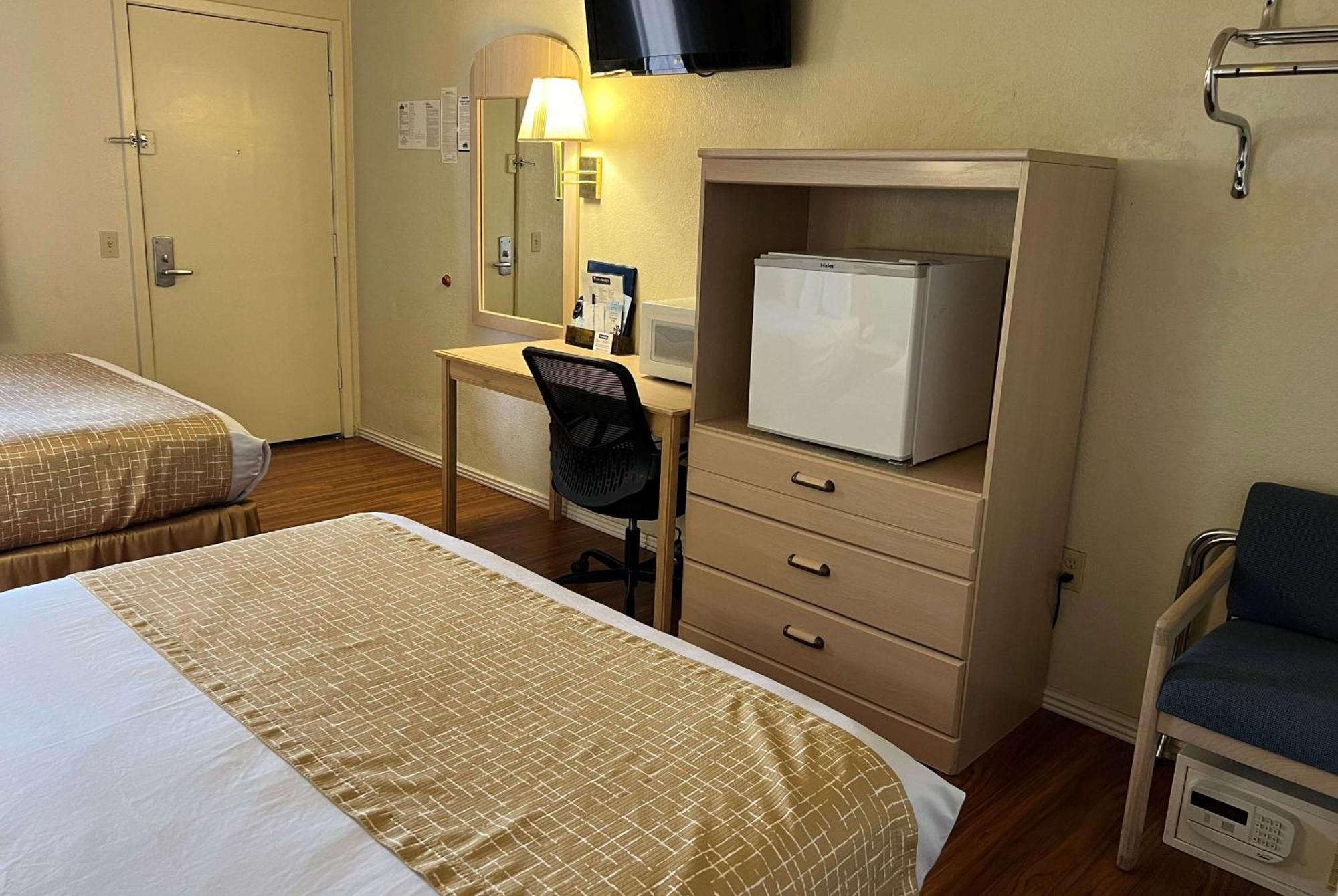 ทราเวลลอดจ์ บาย วินด์แฮม ฮอลบรูก Hotel โฮลบรุค ภายนอก รูปภาพ