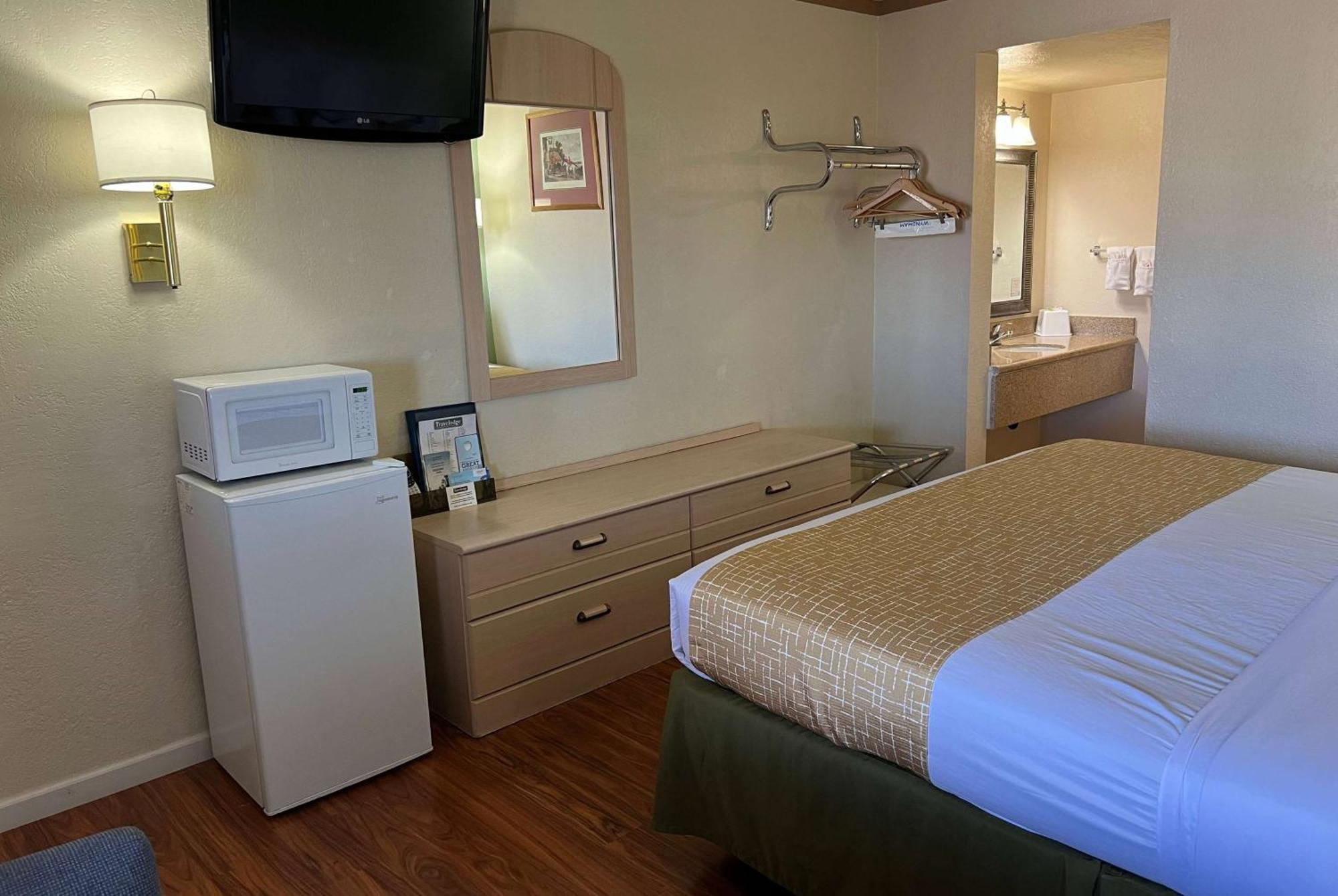 ทราเวลลอดจ์ บาย วินด์แฮม ฮอลบรูก Hotel โฮลบรุค ภายนอก รูปภาพ