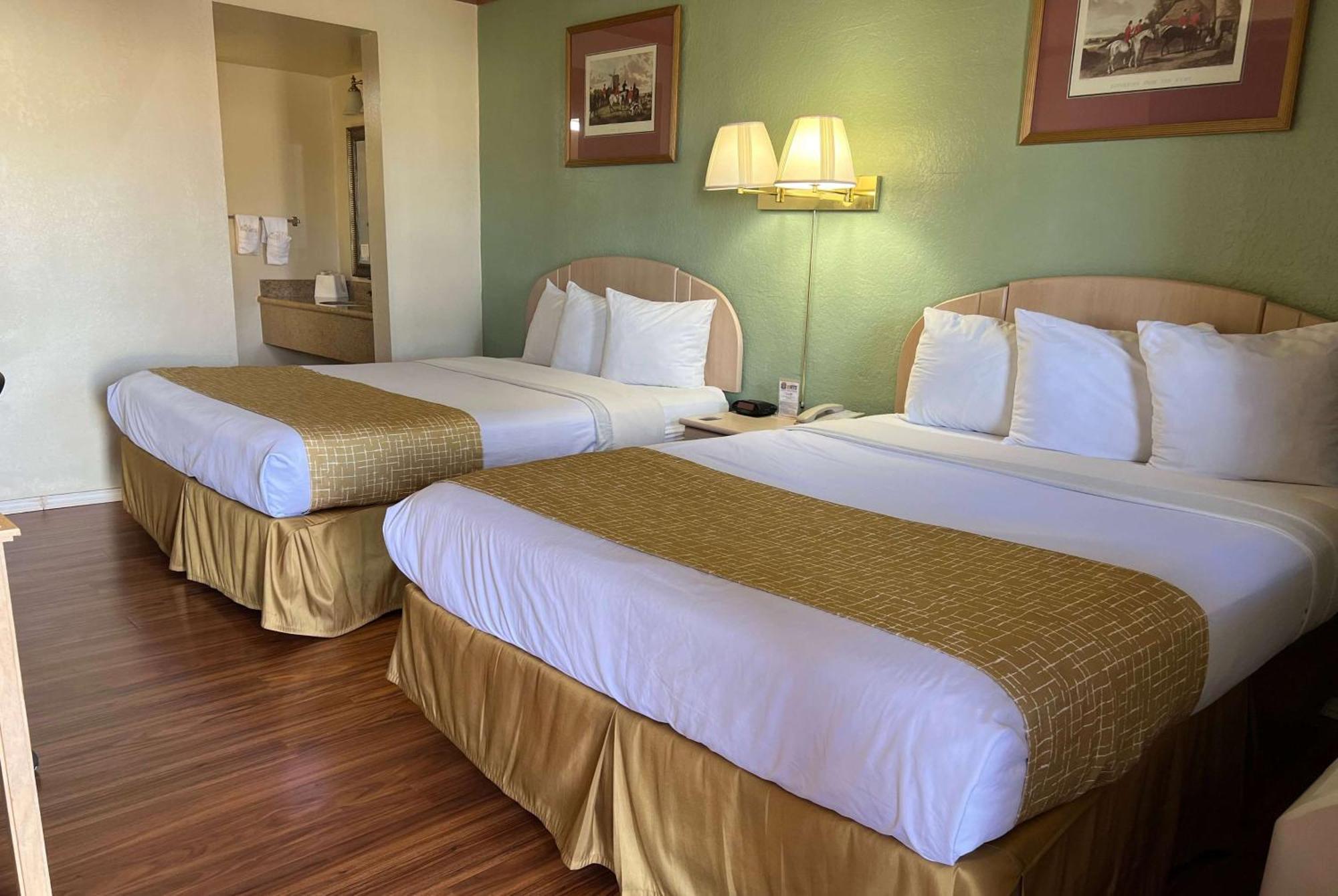 ทราเวลลอดจ์ บาย วินด์แฮม ฮอลบรูก Hotel โฮลบรุค ภายนอก รูปภาพ
