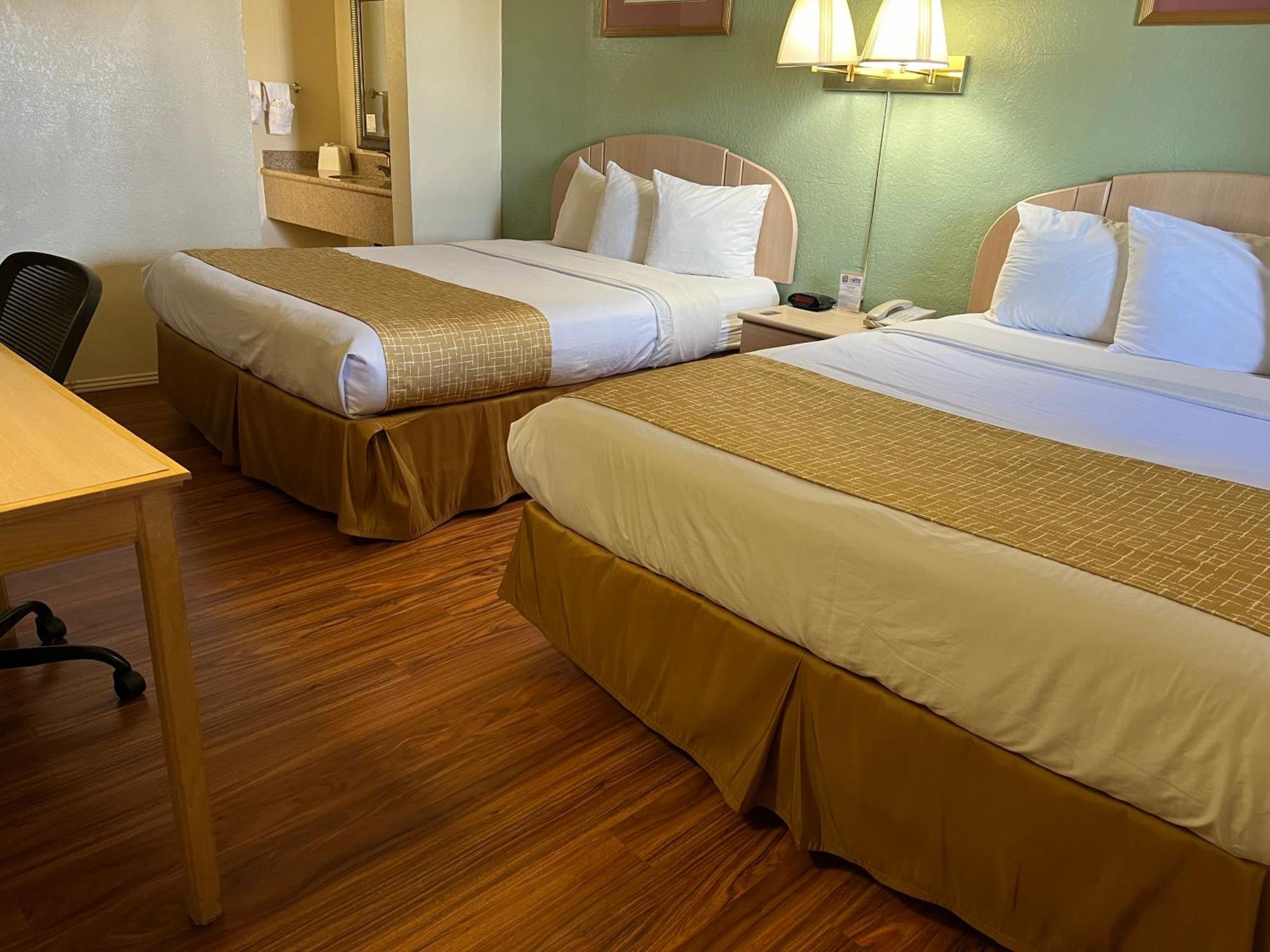 ทราเวลลอดจ์ บาย วินด์แฮม ฮอลบรูก Hotel โฮลบรุค ภายนอก รูปภาพ