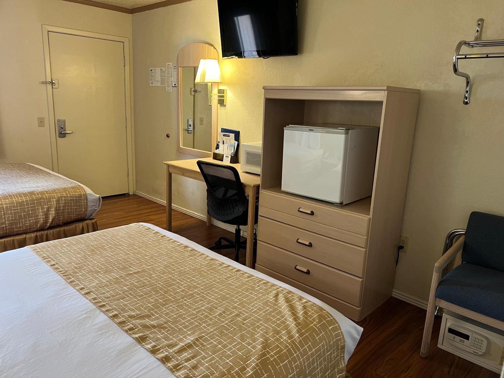 ทราเวลลอดจ์ บาย วินด์แฮม ฮอลบรูก Hotel โฮลบรุค ภายนอก รูปภาพ