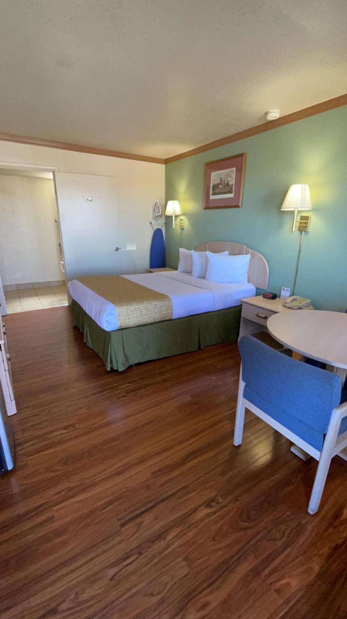 ทราเวลลอดจ์ บาย วินด์แฮม ฮอลบรูก Hotel โฮลบรุค ภายนอก รูปภาพ