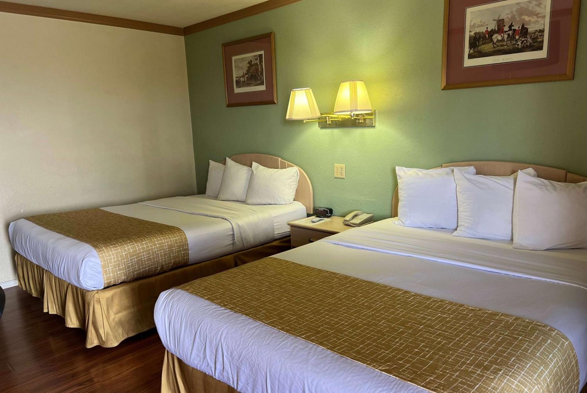 ทราเวลลอดจ์ บาย วินด์แฮม ฮอลบรูก Hotel โฮลบรุค ภายนอก รูปภาพ