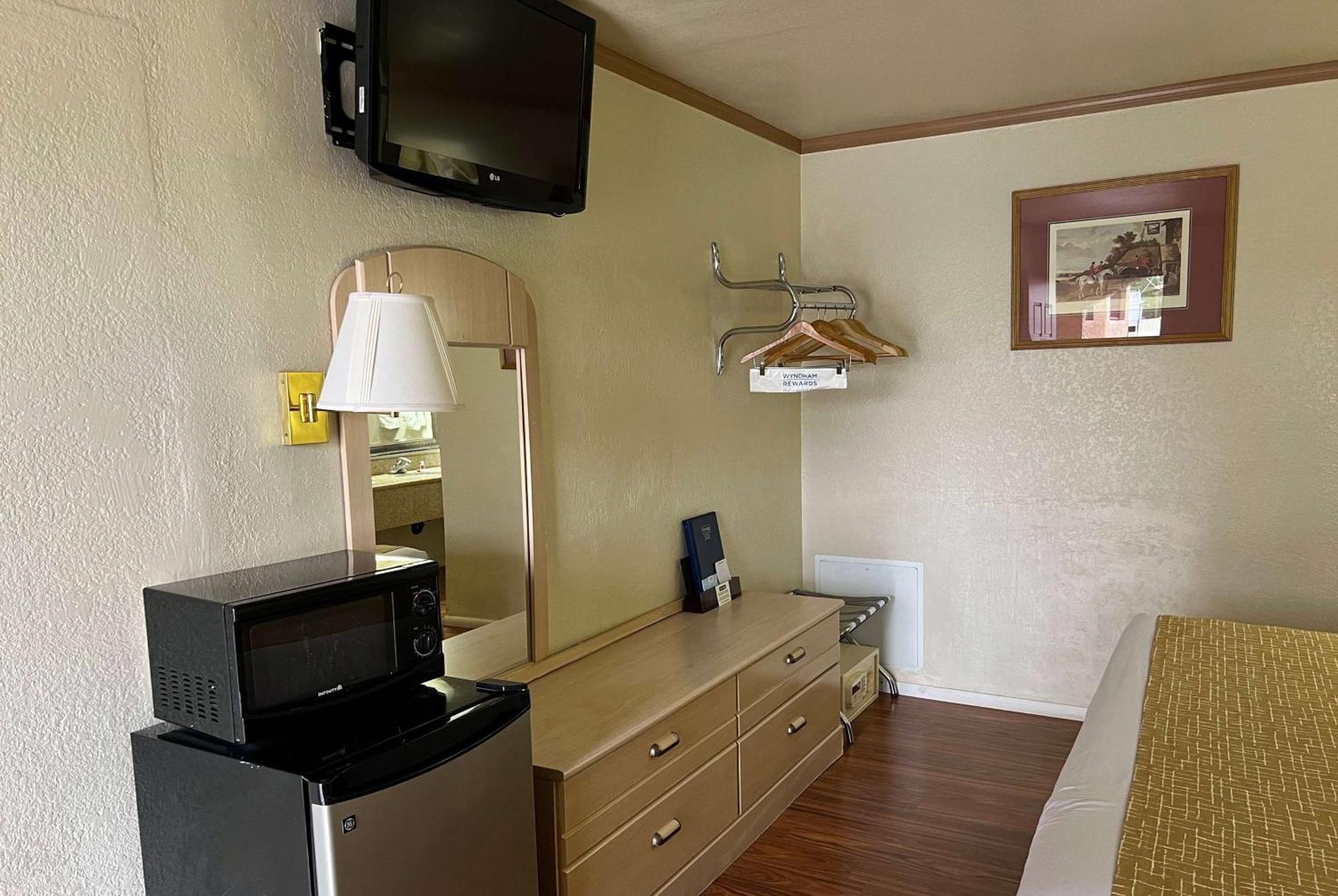 ทราเวลลอดจ์ บาย วินด์แฮม ฮอลบรูก Hotel โฮลบรุค ภายนอก รูปภาพ