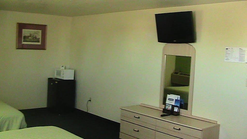 ทราเวลลอดจ์ บาย วินด์แฮม ฮอลบรูก Hotel โฮลบรุค ภายนอก รูปภาพ